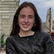 Estudiante universitaria da clases de repaso y apoyo escolar para alumnos/as de Primaria y ESO